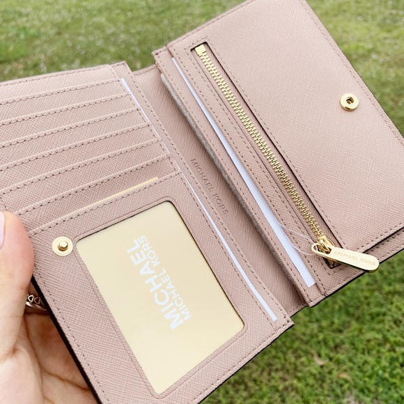 Gaby’sBags👜💕-NWT Michel Kors Bifold Wallet - Picture 3 of 3
